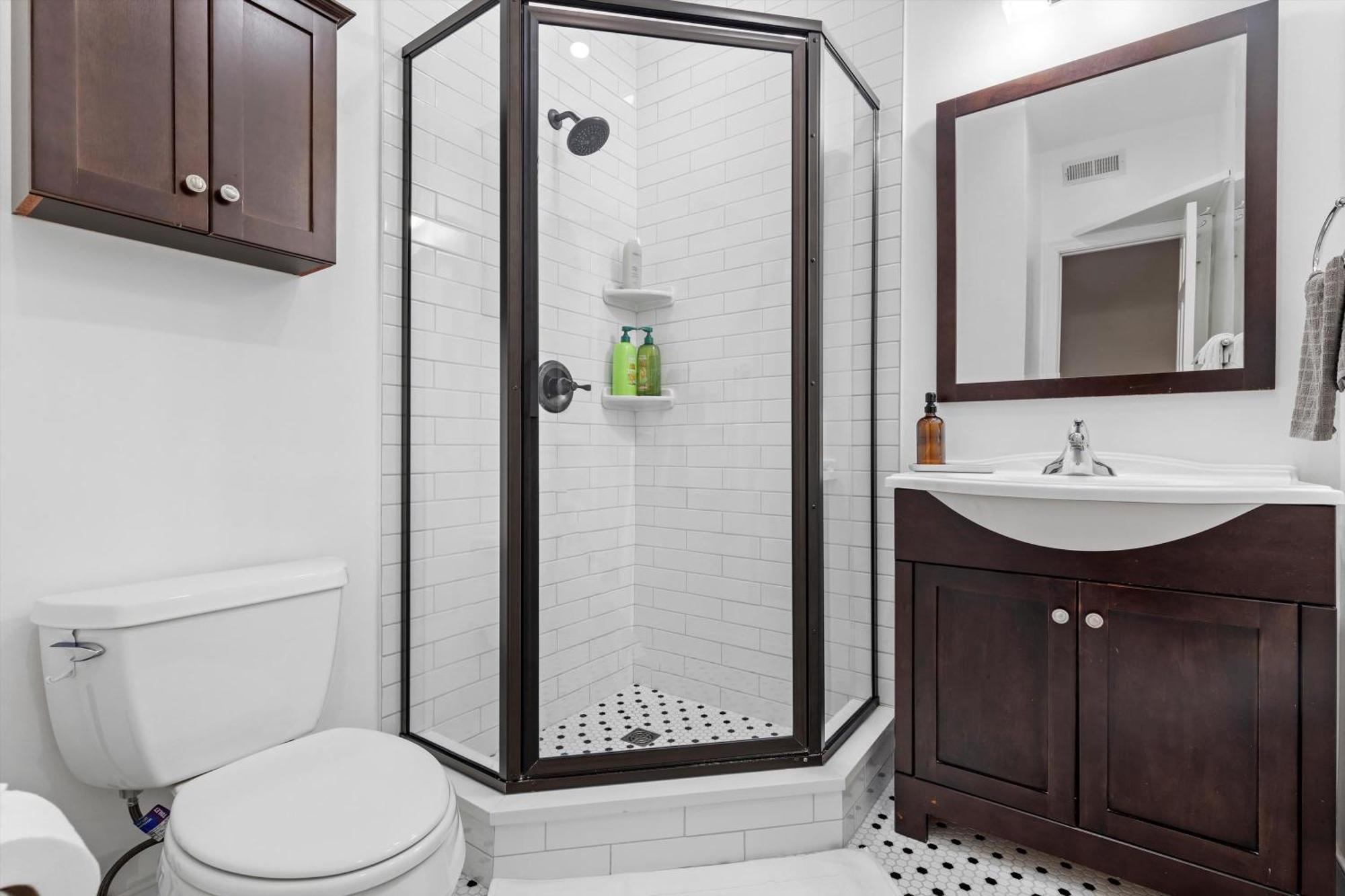 Logan Circle Carriage House 1b-1b & Bright